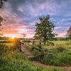 Zonsopkomst bij brug in Mechelen, Limburg van Rick van Geel