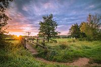 Sonnenaufgang an der Brücke in Mechelen, Limburg, Niederlande