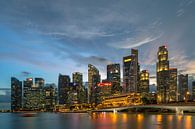 Nightfall in Singapore van Bart Hendrix thumbnail