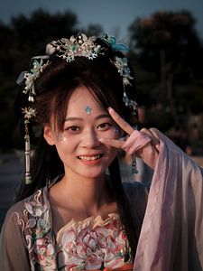 Femme habillée de façon traditionnelle à Xi'an