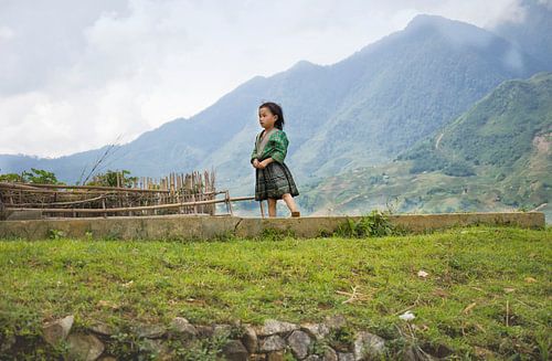 Sapa Girl (kleur) van Rik Engelgeer