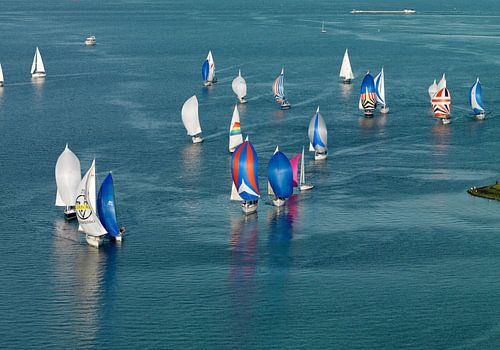 Zeilwedstrijd op de Oosterschelde bij Wemeldinge