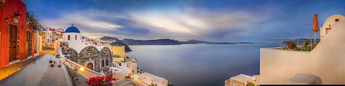 Ochtendlicht in het dorp Oia op Santorini in Griekenland