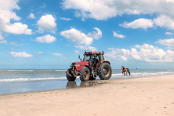 The tractor is his office, the island his life von Eilandkarakters Ameland