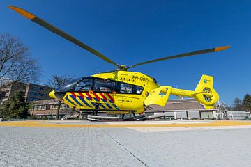 H.145 auf dem Hubschrauberlandeplatz des Krankenhauses von Jimmy van Drunen