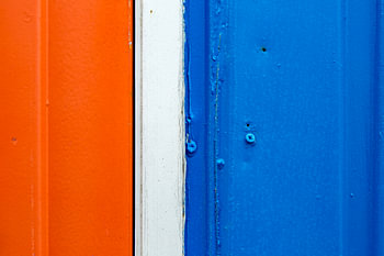 Rood wit blauw in oud ijzer