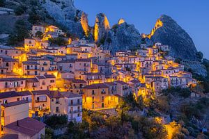 Une soirée à Castelmezzano, village de montagne dans les Dolomiti Lucane, Italie