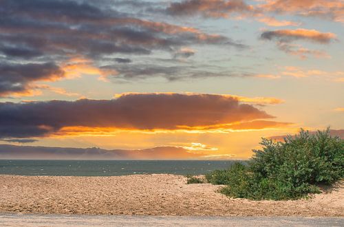 Zonsondergang aan de kust