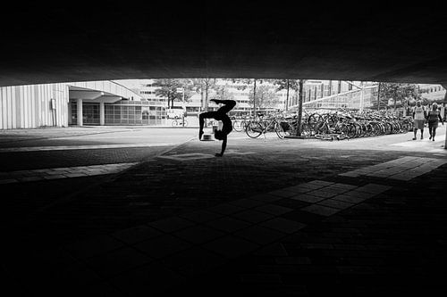 Streetlife acrobatics van Leonie Versantvoort