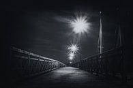 Voetgangersbrug bij het meer van Zarnowitz in Polen op een warme zomeravond in zwart wit van Jakob Baranowski - Photography - Video - Photoshop thumbnail