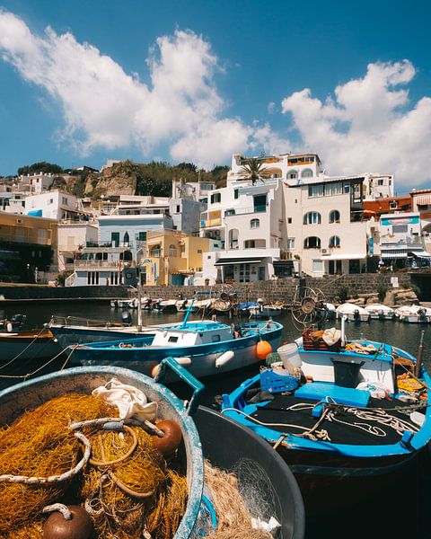 Vissershaven van Sant'Angelo op het Italiaanse eiland Ischia van Michiel Dros