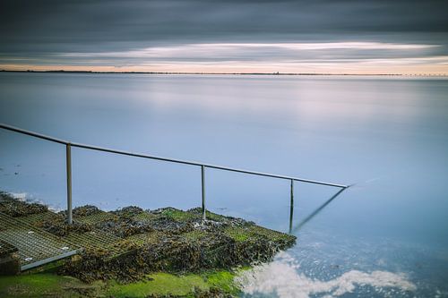 Duikstek aan de Oosterschelde bij de plompe toren van Burghsluis.