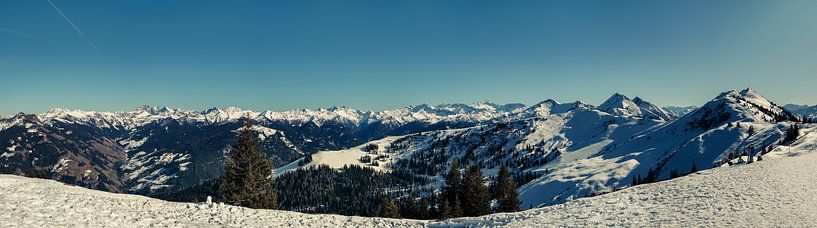 La puissance de la haute montagne en pleine gloire hivernale par RAW & Refined