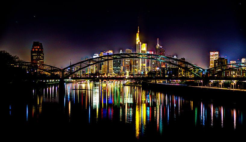 Farben der Frankfurter Skyline bei Nacht van Kilian Schloemp
