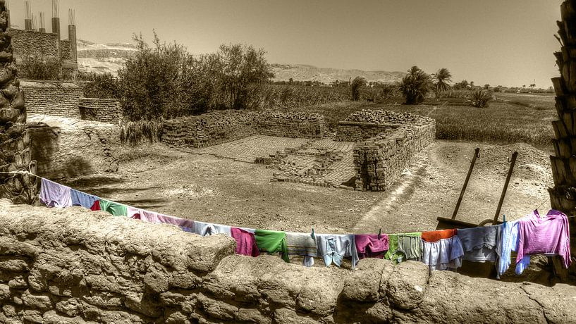 Mud brick mural par Made by Rainer