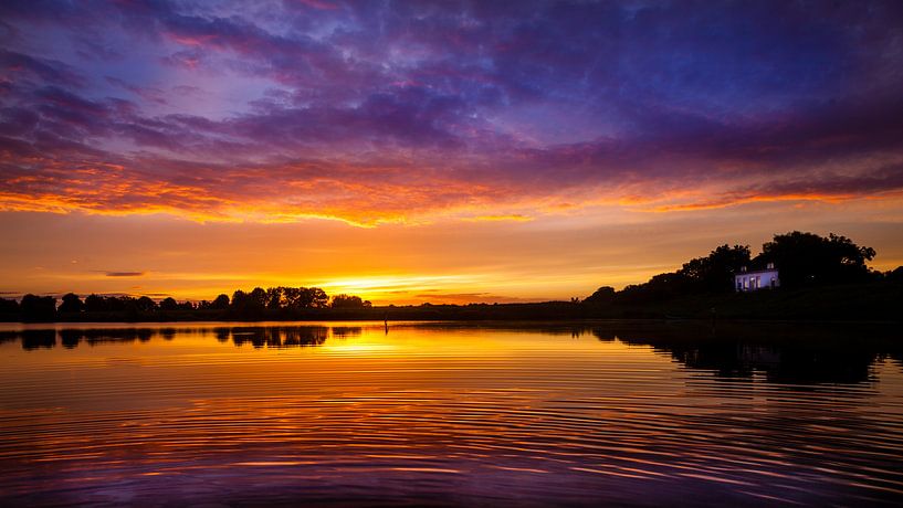 Zonsopkomst in de Betuwe   001 van Marinus de Keijzer