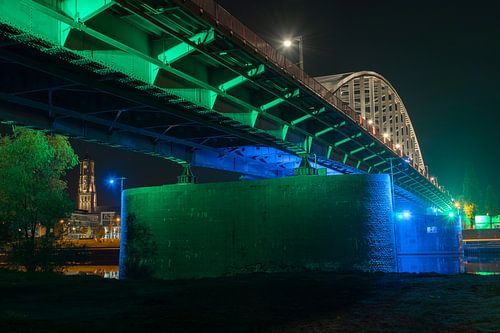 John Frost Brücke über den Rhein bei Nacht Arnheim DE