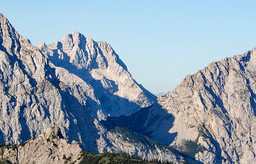 Prachtige wereld van bergen - adembenemende natuurfotografie met pieken, dalen en lichte stemmingen.