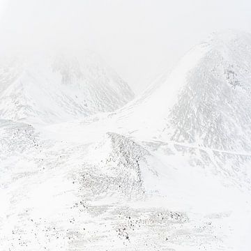 Witte Bergen op IJsland van Andreas Hackl