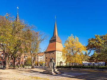 Uitzicht op de Steintor in de Hanzestad Rostock in de herfst