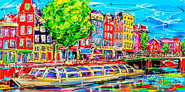 Amsterdamse gracht, witte rondvaartboot van Kleine Atelier