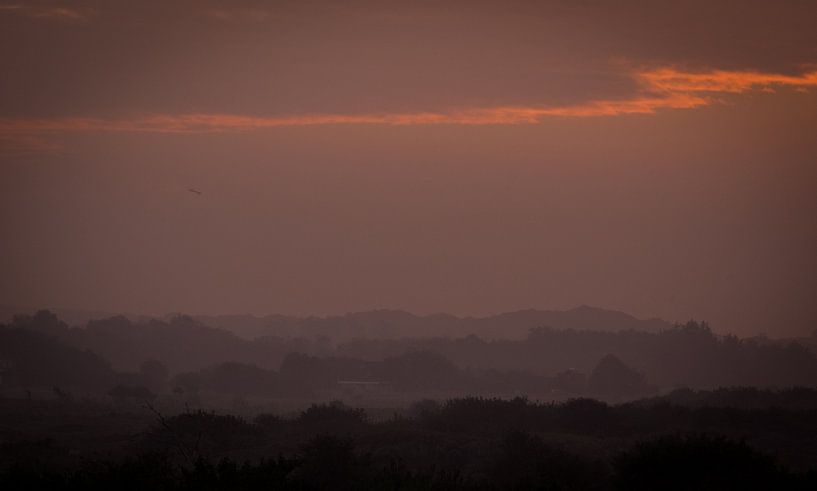 Mistige zonsondergang van Minie Drost