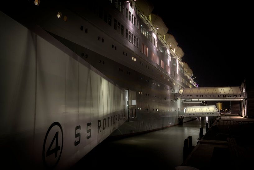 Voormalig cruiseschip SS Rotterdam van Eus Driessen