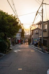 Straten van Kyoto bij zonsondergang van Mickéle Godderis