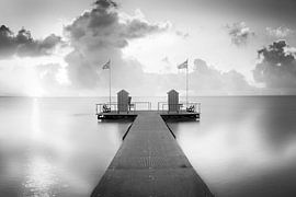 Coucher de soleil sur la mer Baltique en noir et blanc sur Manfred Voss, Photographie Noir et Blanc