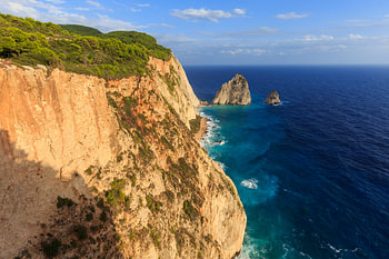 Meerblick mit einer Felsformation auf der Insel Zakynthos in Griechenland