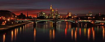 Frankfurt bei Nacht van Roland Klinge