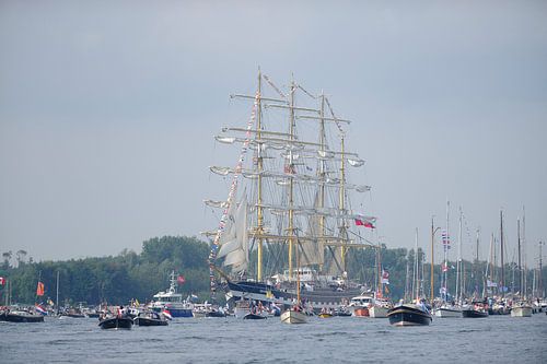 Tallship Kruzenshtern bei der Parade der SAIL Amsterdam 2015