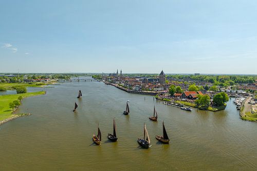Historische Botter zeilboten op de IJssel bij Kampen