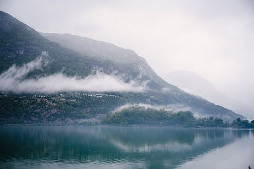 Odda, Vikinghaug in nevel gehuld