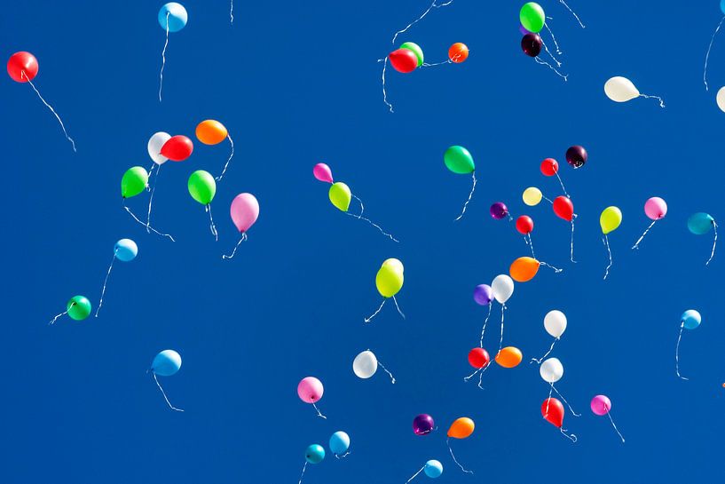 Oplaten van ballonnen. by Luuk van der Lee