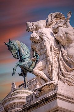 Statues du monument de Victor Emanuel II vues de la Piazza Venezia à Rome