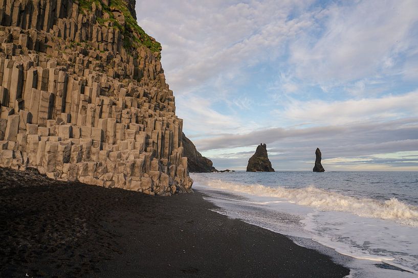 Der schwarze Strand Reynisfjara in Island von Tim Vlielander