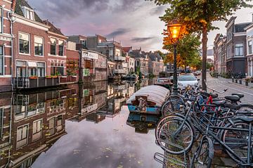 Leiden - Ein ruhiger Nieuwe Rijn am Abend (0116) von Reezyard