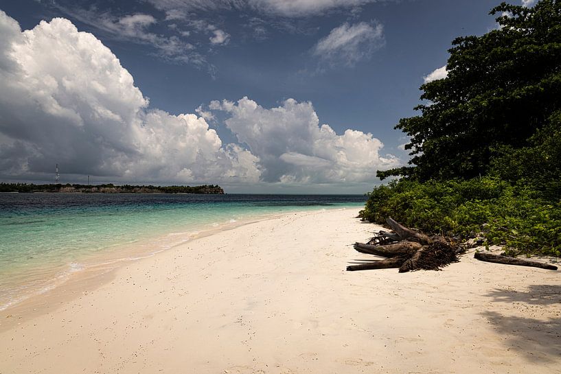 White beach, Siamil Island, Malaysia by Travel Tips and Stories