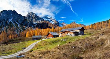 De Tauernkarleitenalm in herfstpanorama van Christa Kramer