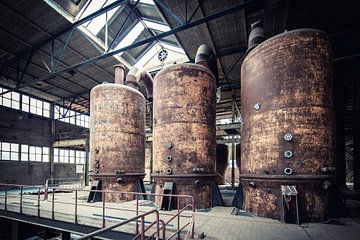 Rusty silo's in an old abandoned factory by André Blom Fotografie Utrecht