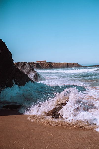 Vagues sur les rochers par Florian Franke