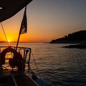 Zonsondergang met silhouet van zeilen van Britta Kärcher