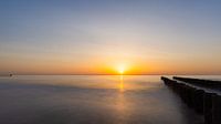 Panoramische zonsondergang op het strand.