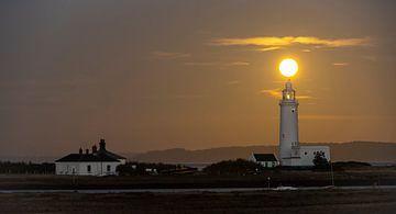 Phare avec pleine lune