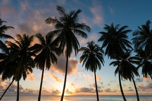 Sunset Aitutaki by Laura Vink