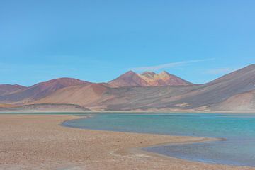 Pastel kleurig landschap en zoutmeer  'schilderij' van FlashFwd Media