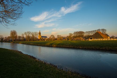 Dronrijp over het water de skyline