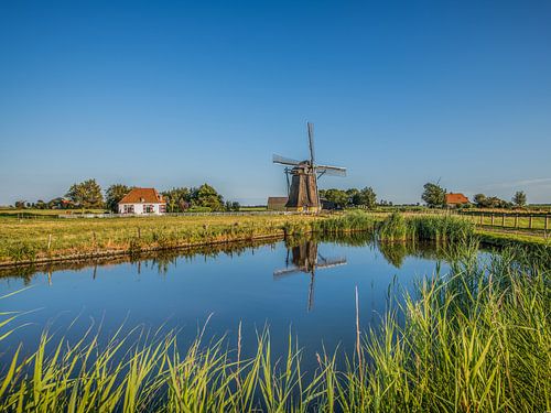 Windmolen vlak onder Workum in het avondzonnetje
