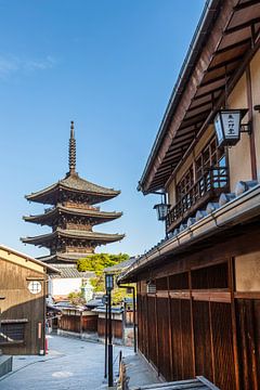 Historisch Kyoto met Yasaka-pagode van Melanie Viola